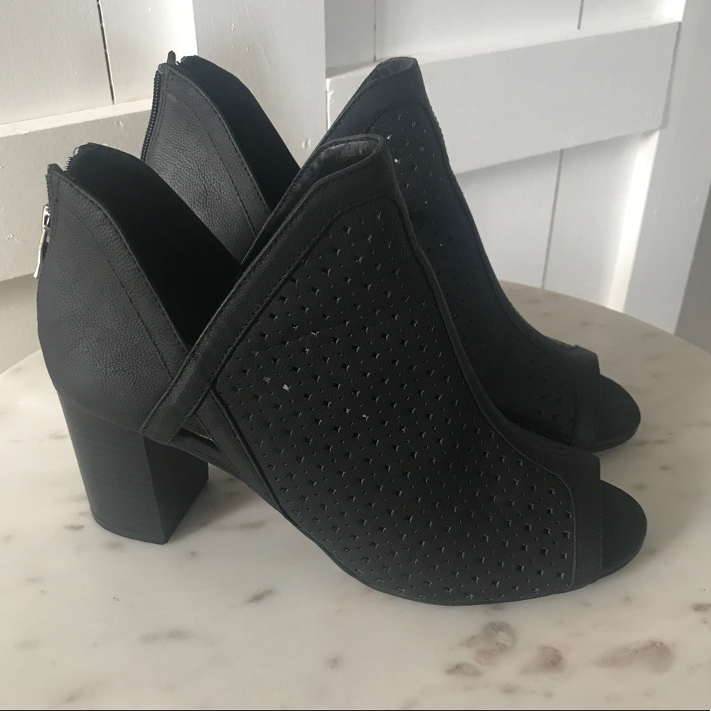 Super chic heeled ankle booties with open toe
